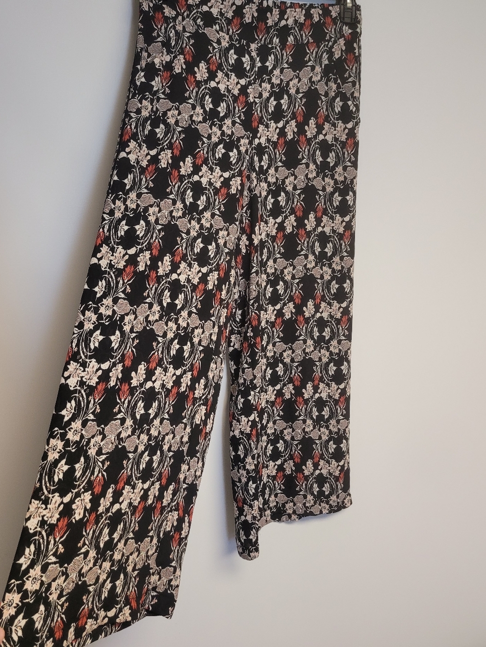 Max Studio Black Floral Wide-Leg Pants with Cream and Rust Floral Size Small